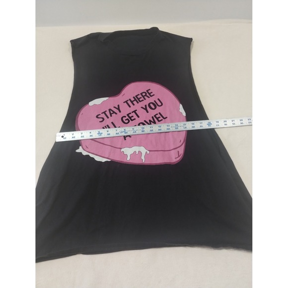 'Stay there I'll get you a towel' open arm sleeve tank top black pink heart - Picture 3 of 5